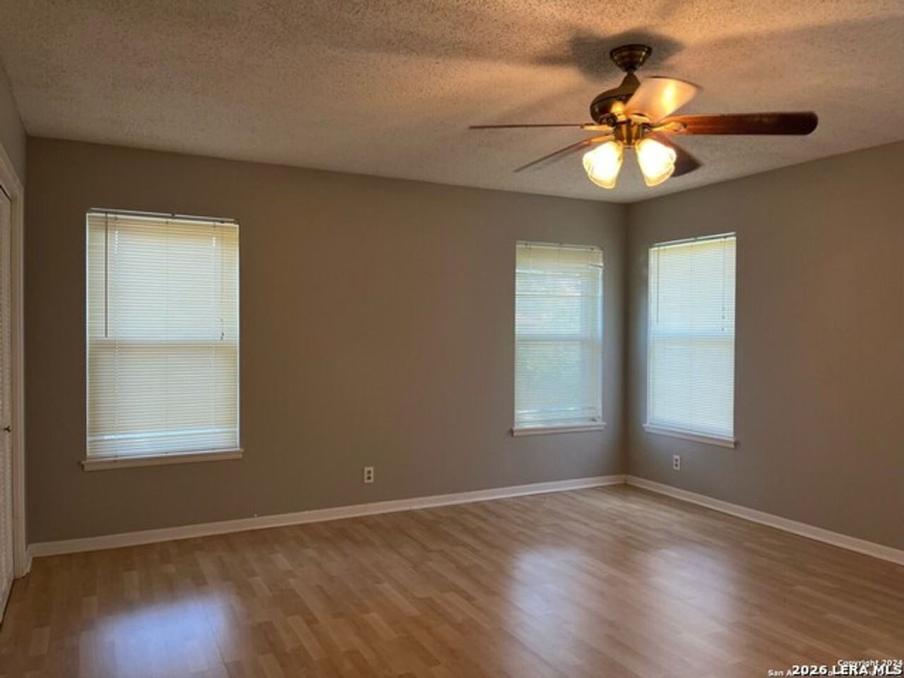 4042 City View Dr - Photo 3 of 14