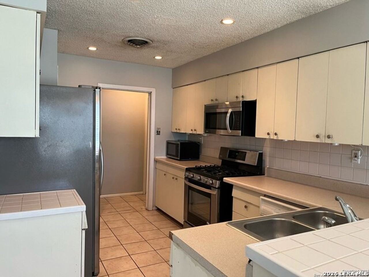 4042 City View Dr - Photo 7 of 14