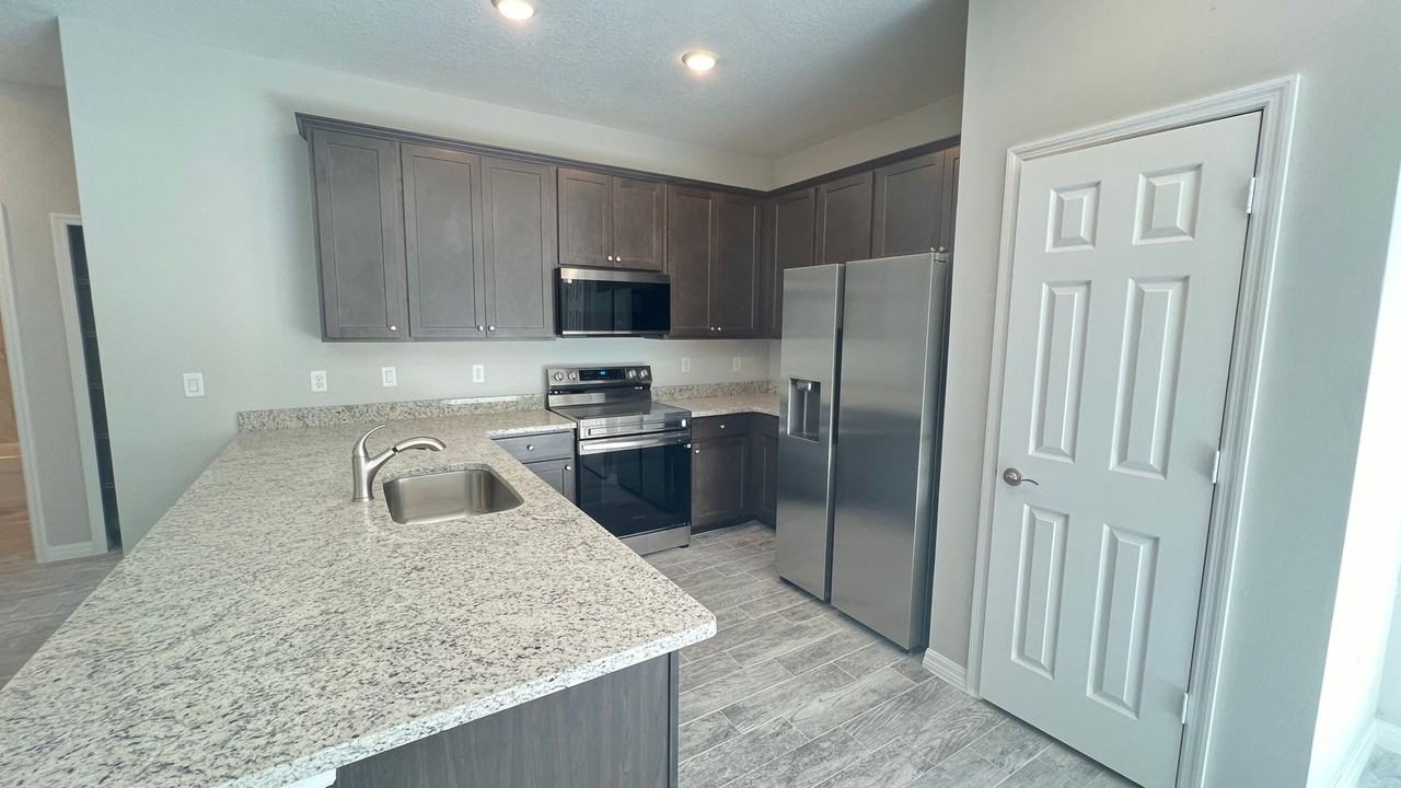 1138 Kareena St Nw - Photo 6 of 23