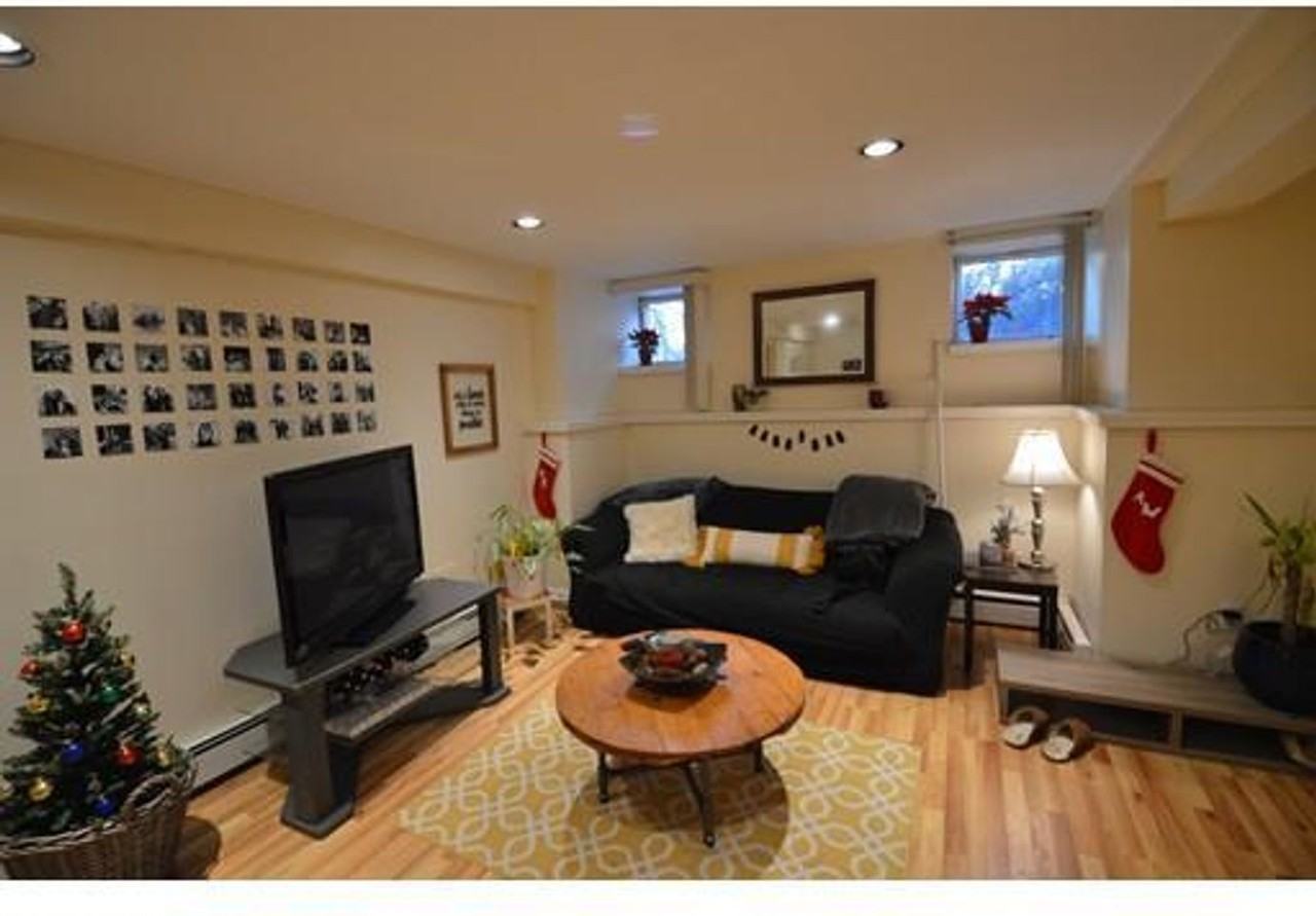 83 Pleasant St - Photo 2 of 18