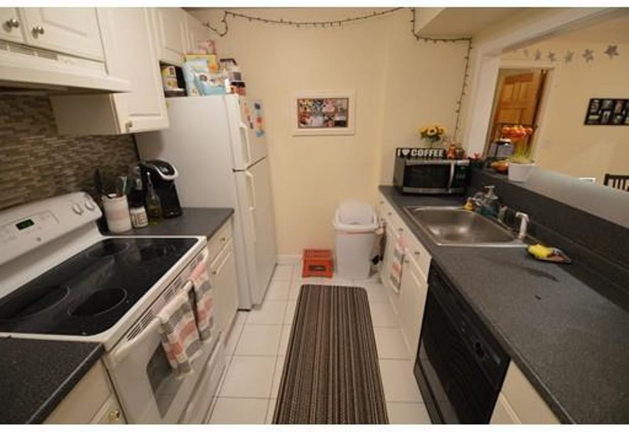 83 Pleasant St - Photo 5 of 18