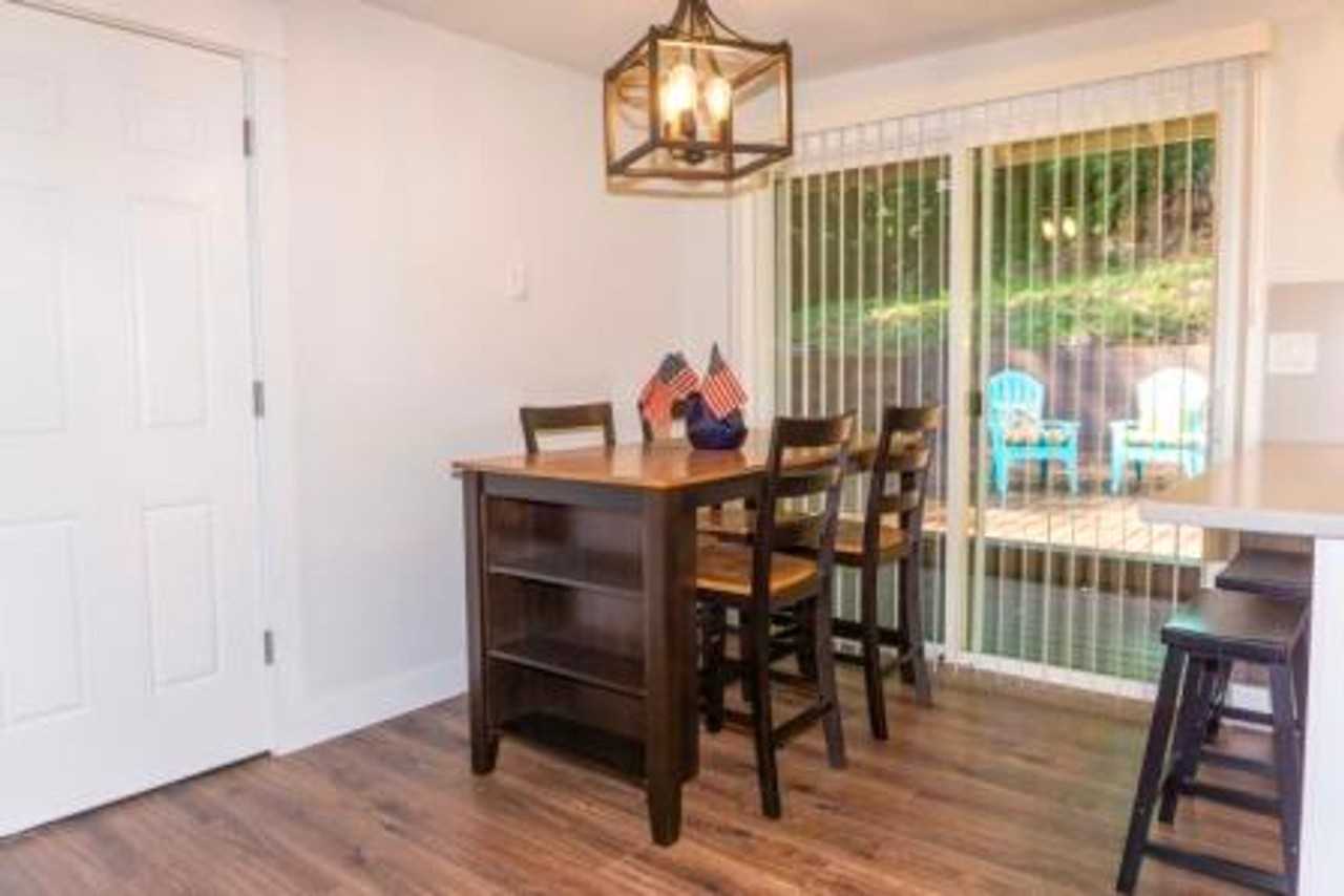 601 Beacon Hill Dr - Photo 6 of 36