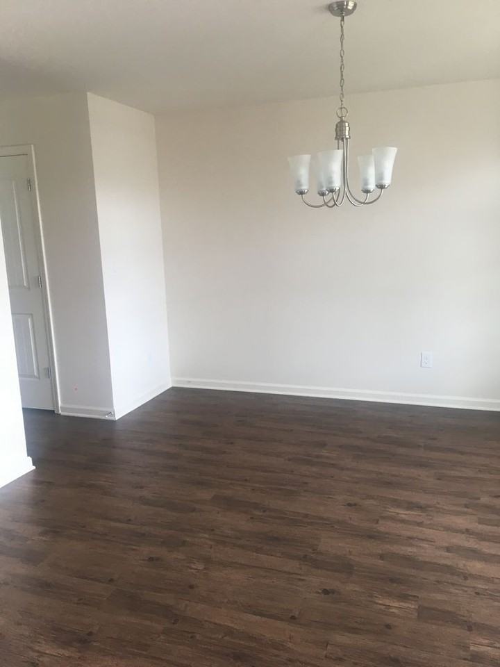 2211 Summer Haven Ln - Photo 3 of 10