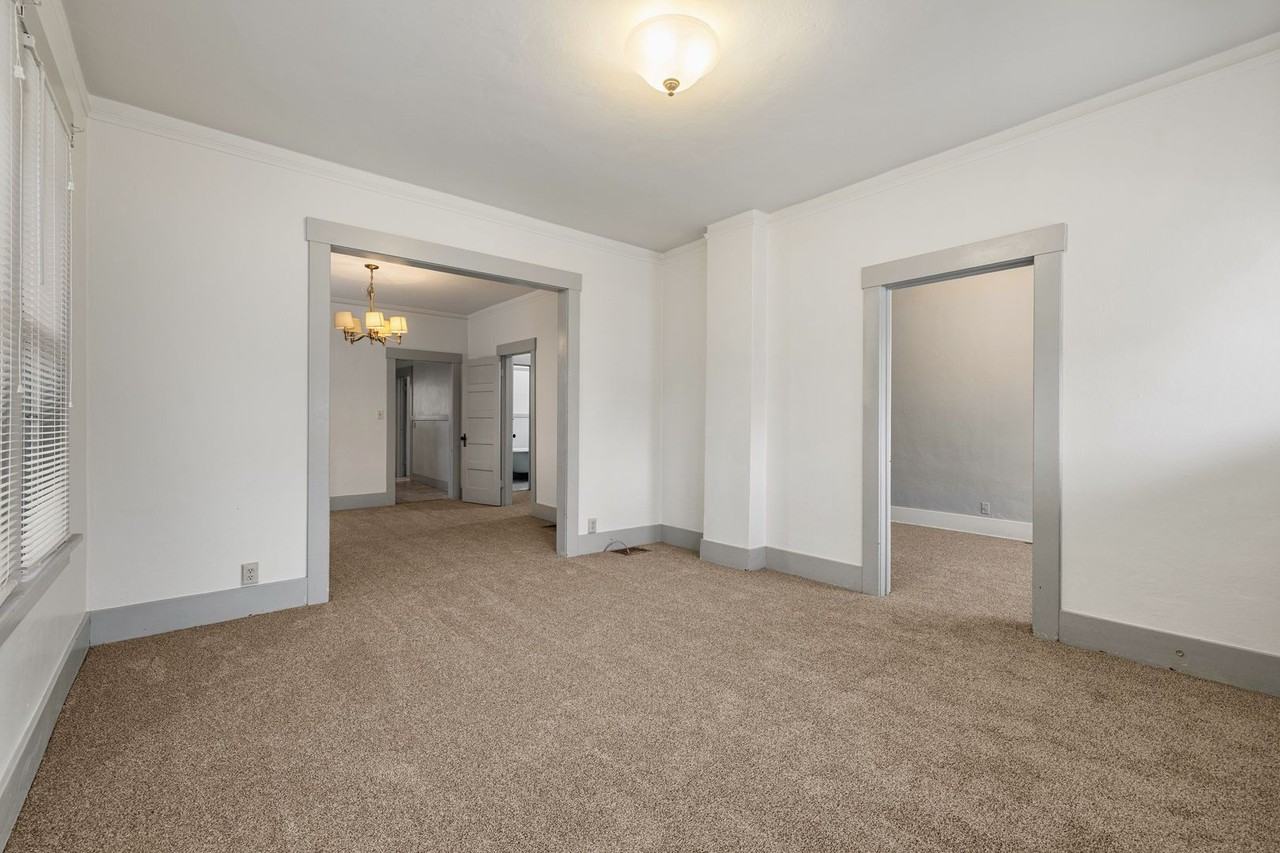 820 W Franklin St - Photo 4 of 27