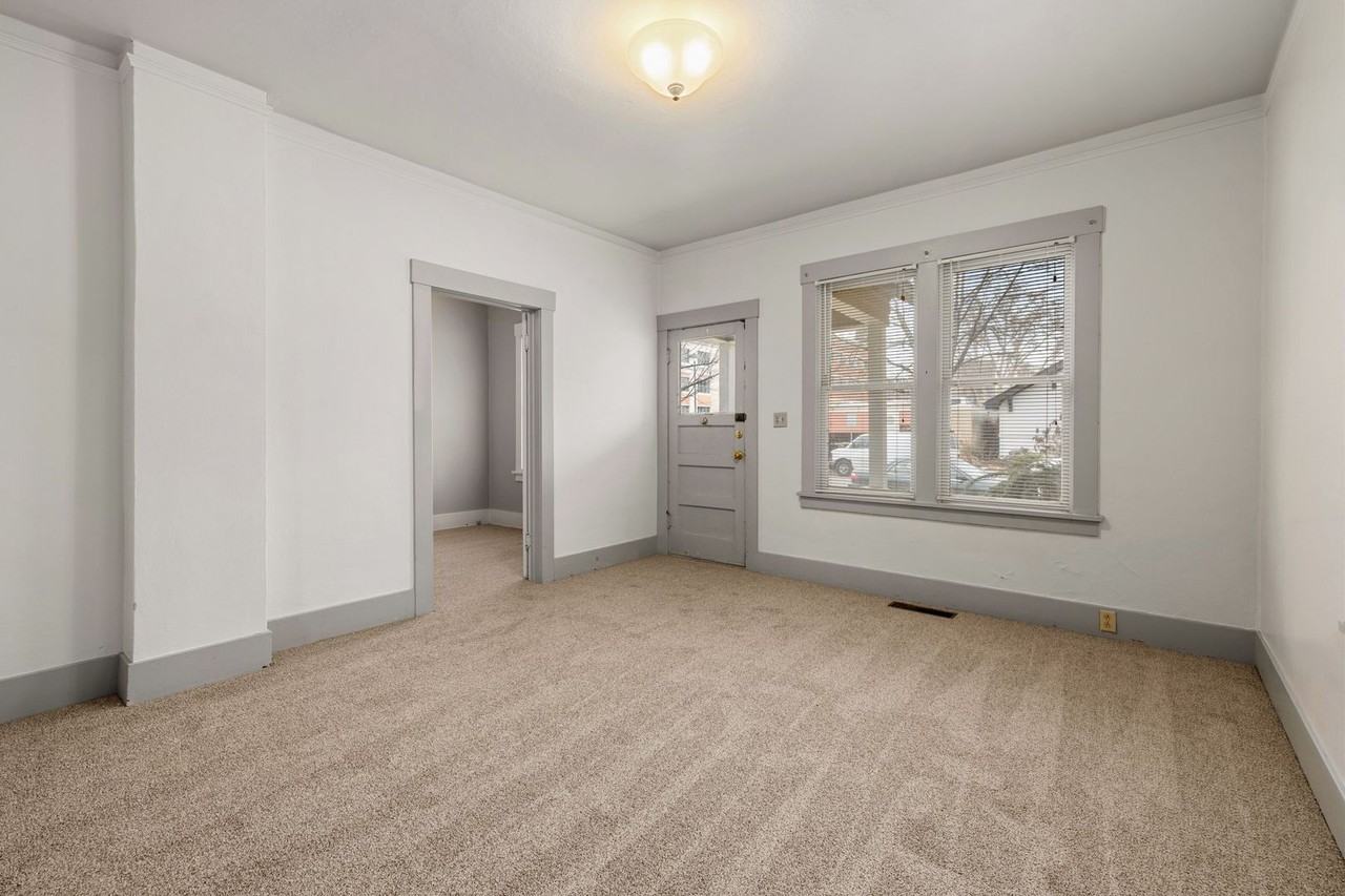 820 W Franklin St - Photo 5 of 27