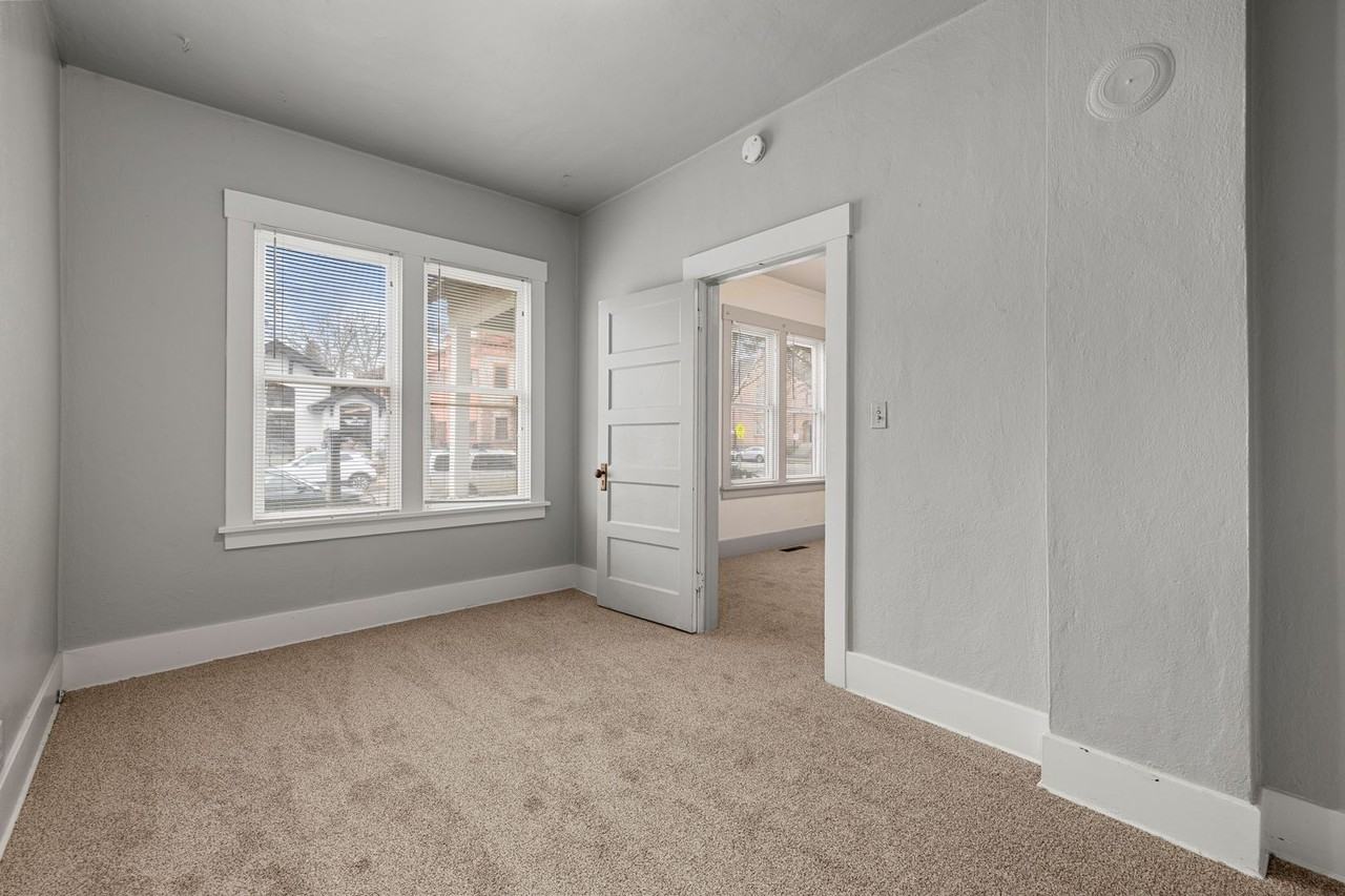 820 W Franklin St - Photo 7 of 27