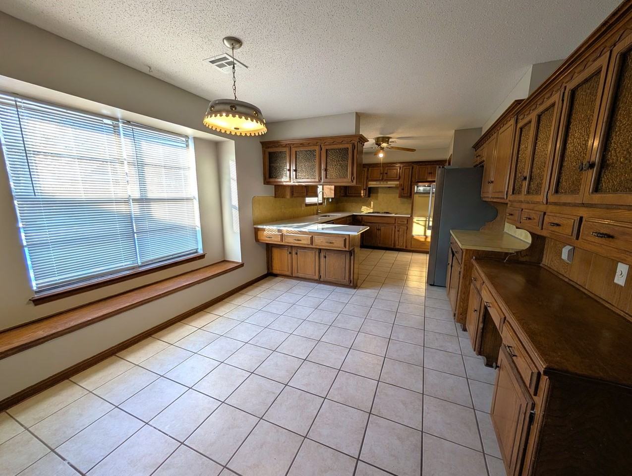 6308 Nw 84th St - Photo 4 of 21