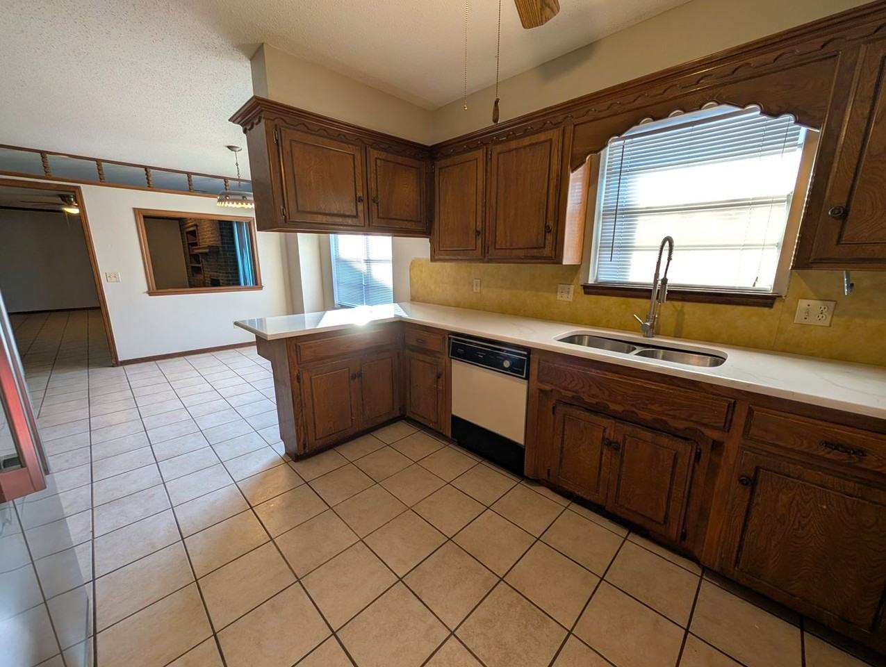 6308 Nw 84th St - Photo 6 of 21