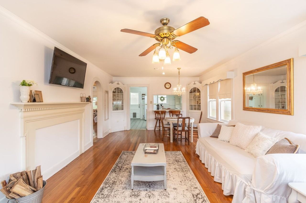 208 Ella St - Photo 2 of 21