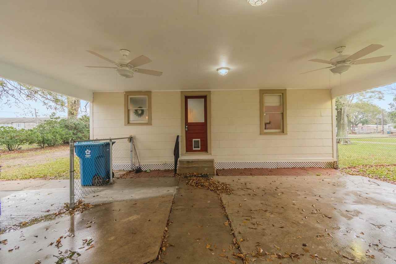 208 Ella St - Photo 4 of 21