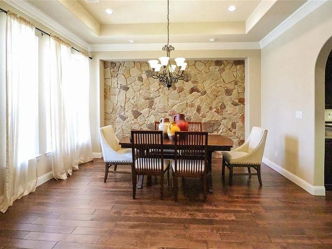 4815 Livingston Dr - Photo 5 of 24