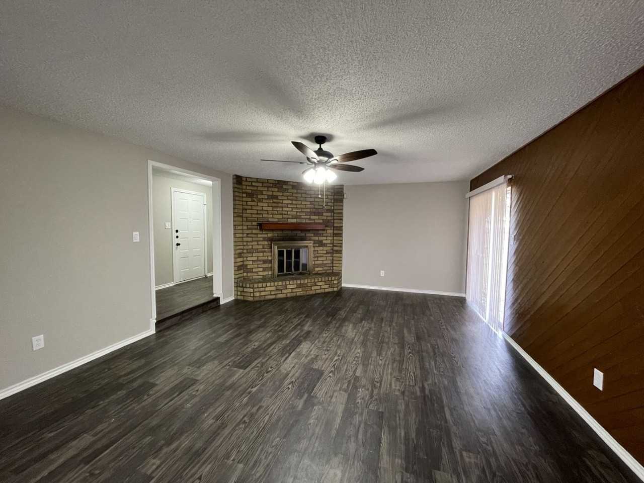 4805 Crestmont Ct - Photo 2 of 12