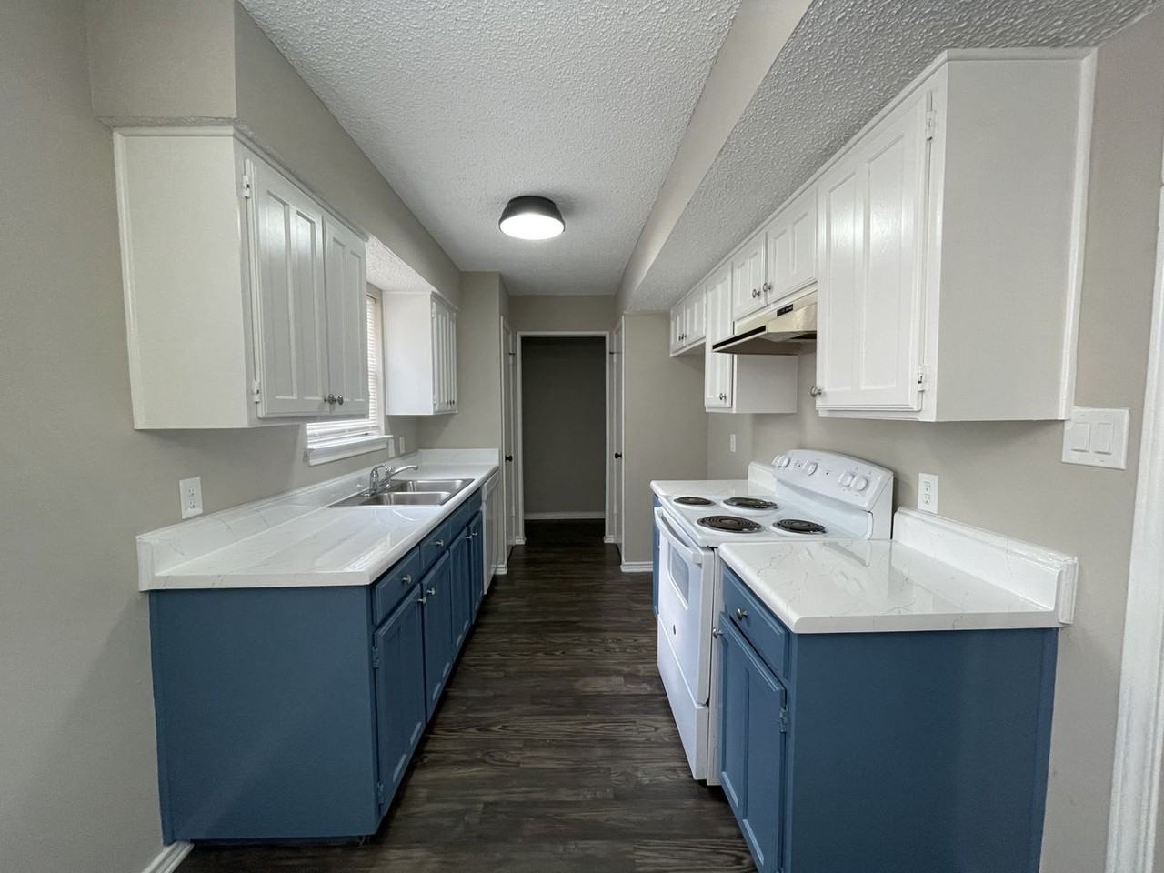4805 Crestmont Ct - Photo 3 of 12