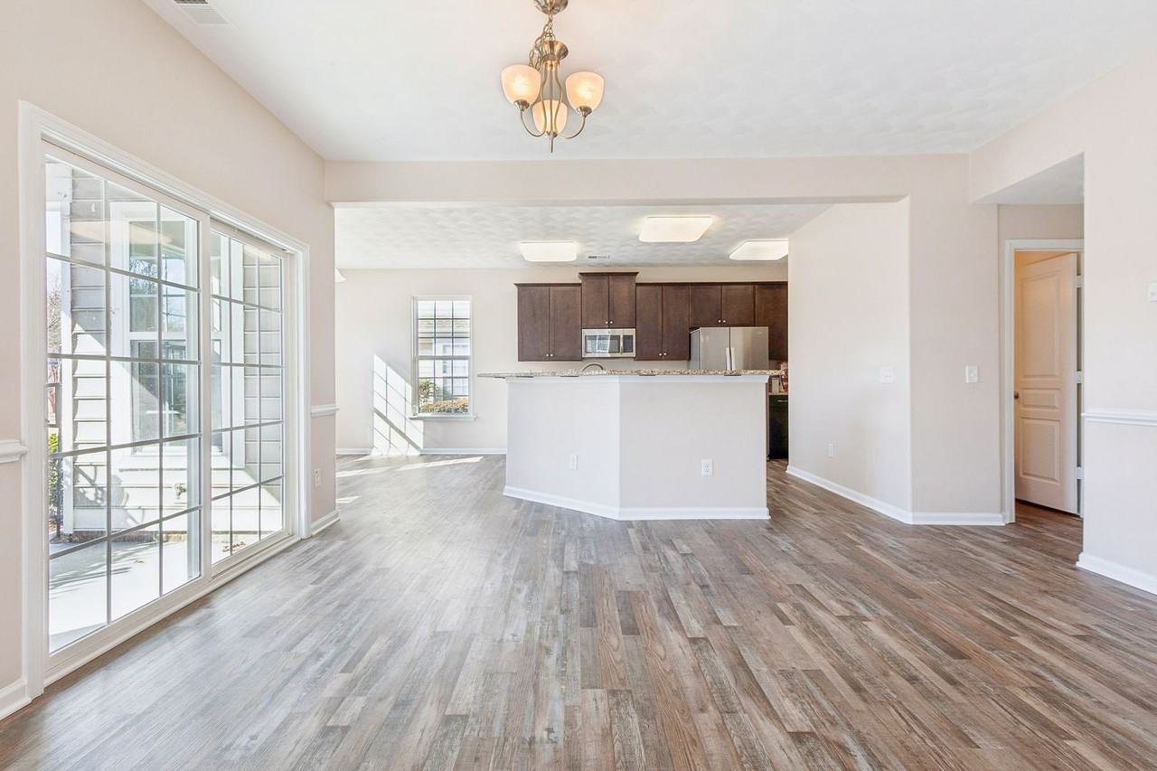 5236 Moreland St - Photo 6 of 35