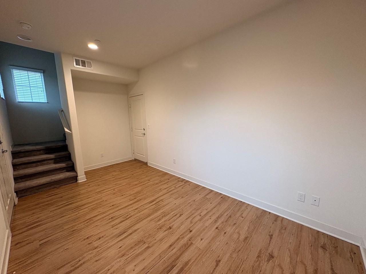 1260 S Macduff St - Photo 3 of 33