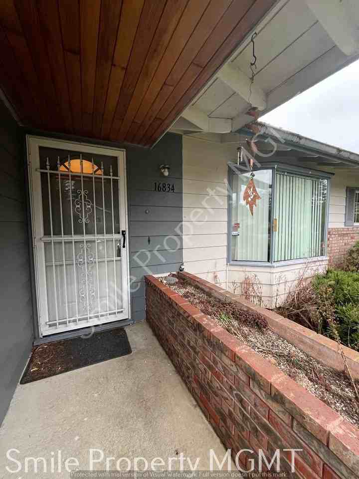 16834 Ne Pacific Dr - Photo 3 of 24