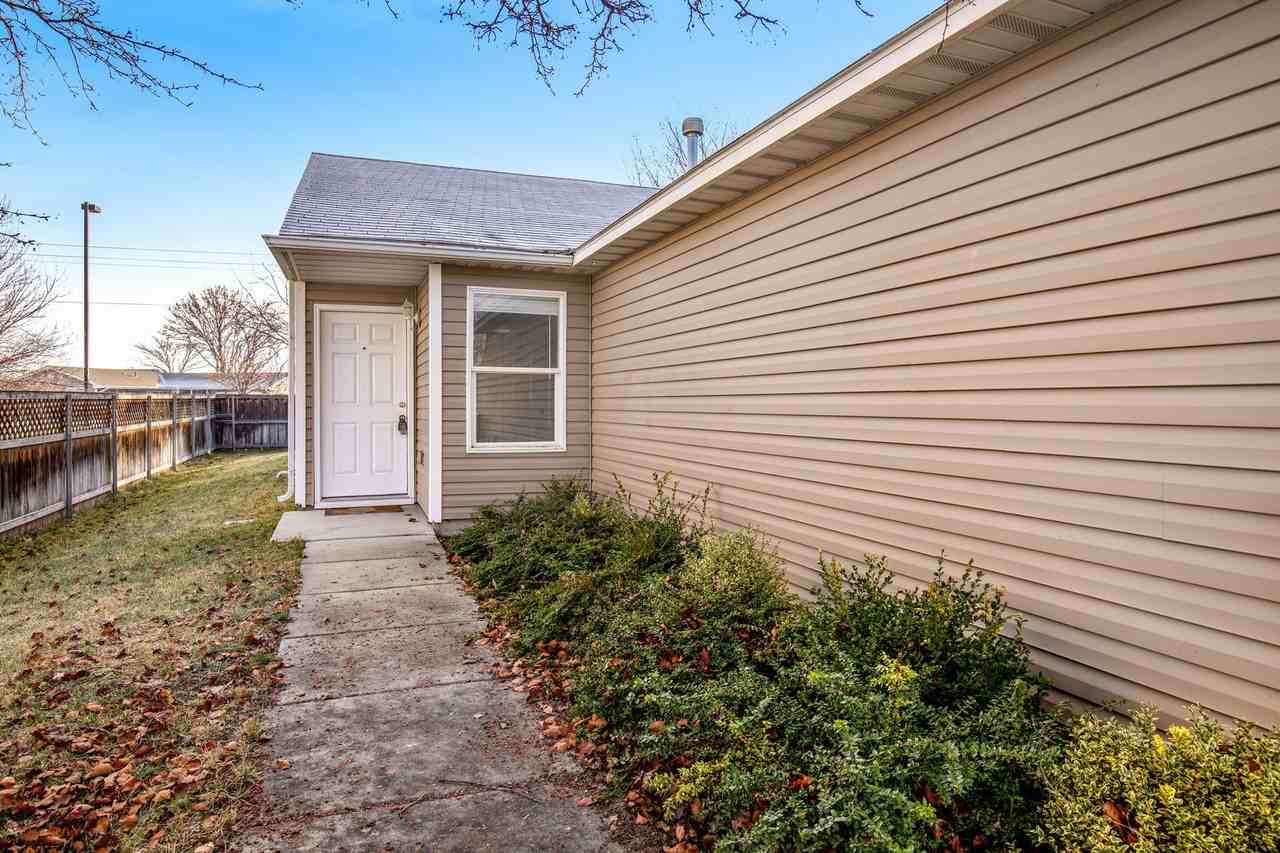 6990 S Boysenberry Ave - Photo 2 of 32