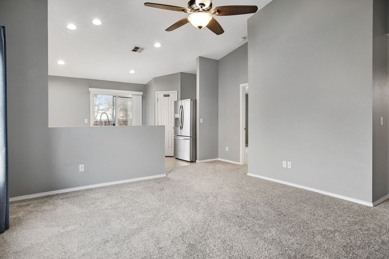 6990 S Boysenberry Ave - Photo 3 of 32