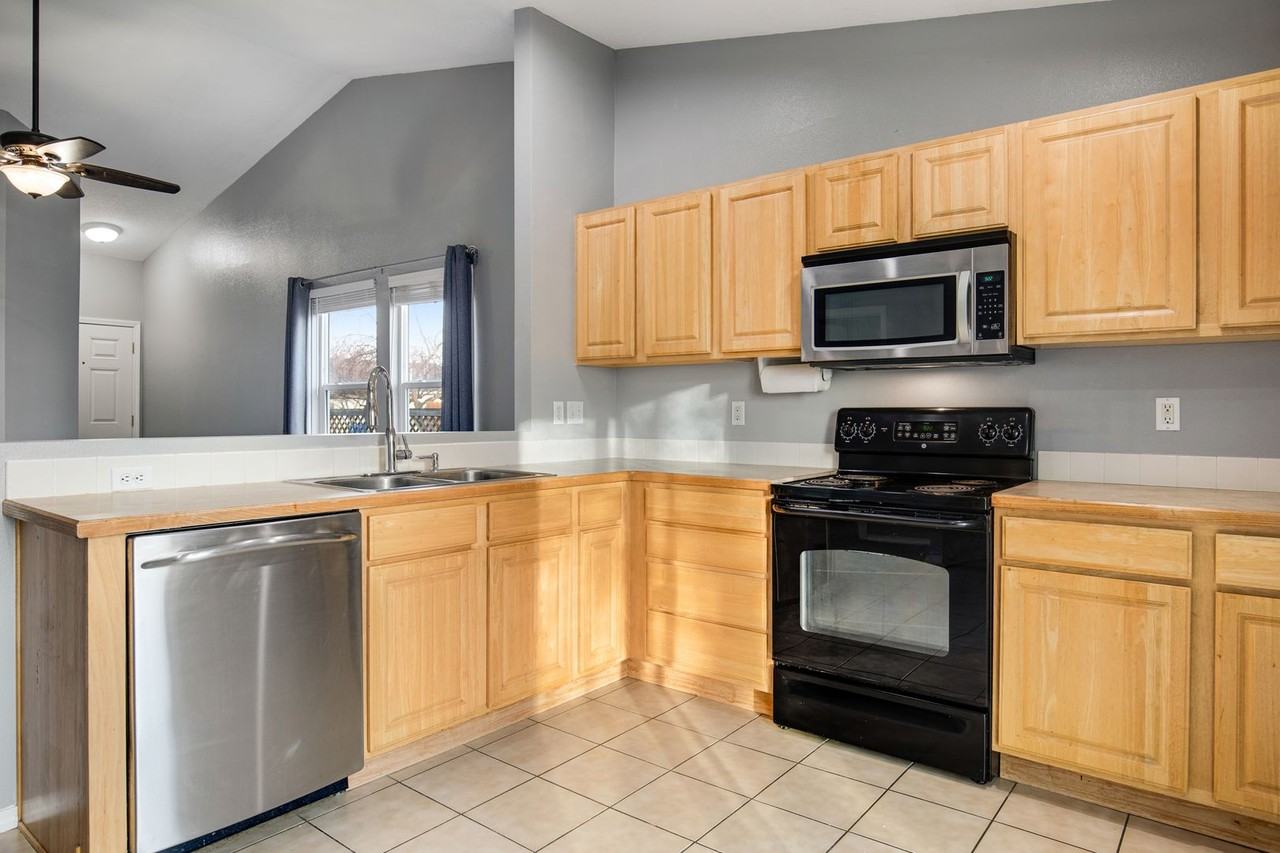 6990 S Boysenberry Ave - Photo 6 of 32