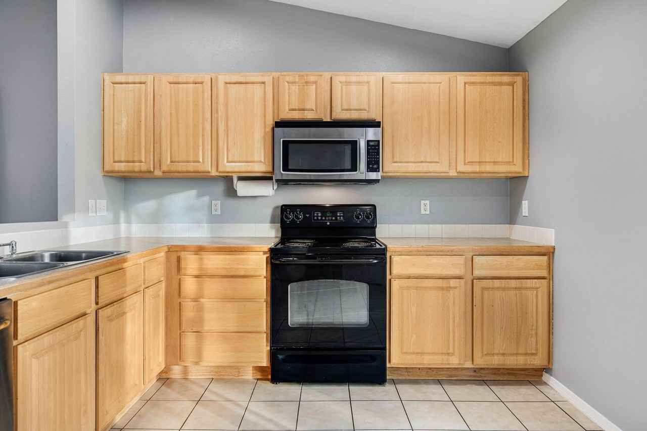 6990 S Boysenberry Ave - Photo 7 of 32