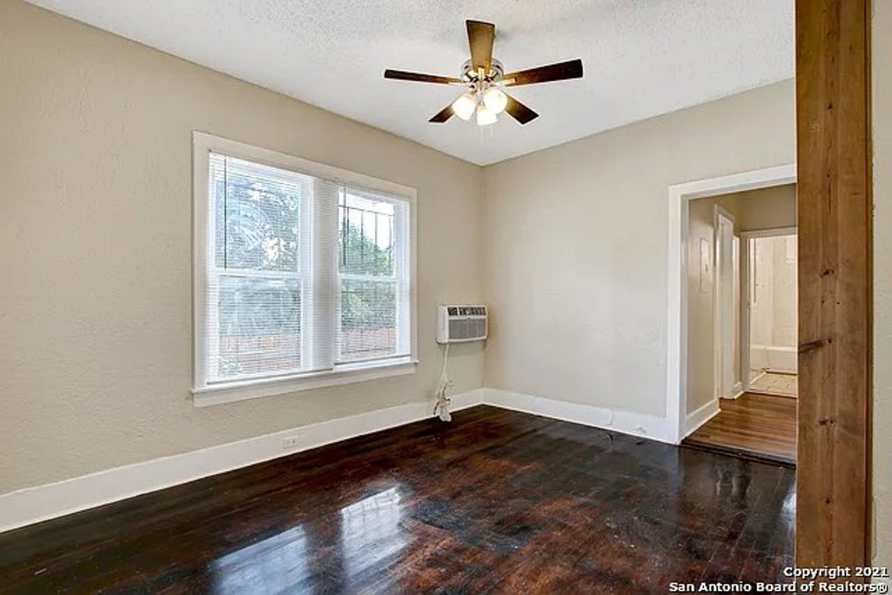 1404 Lamar St - Photo 7 of 24