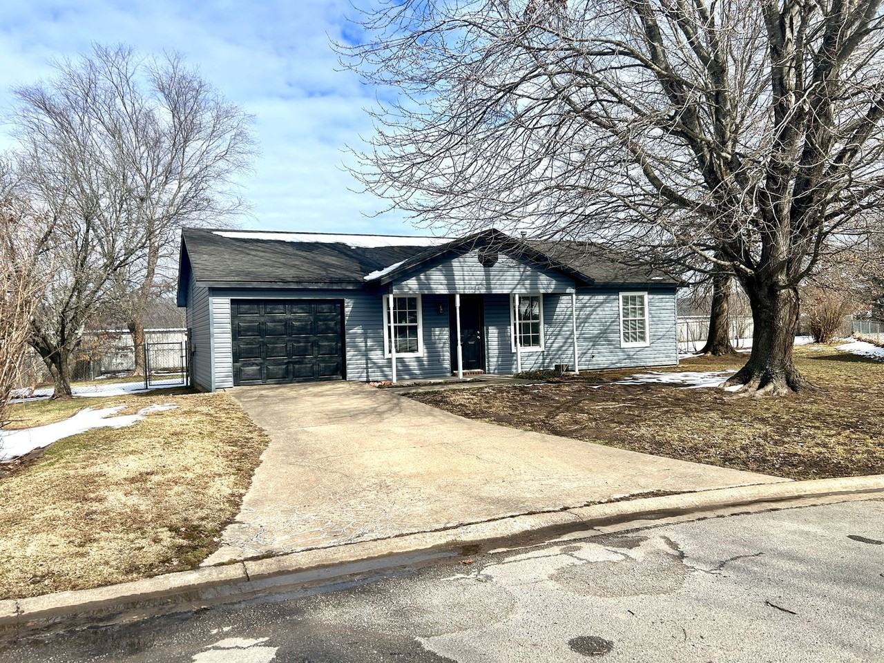 1474 Aspen Cir - Photo 3 of 28