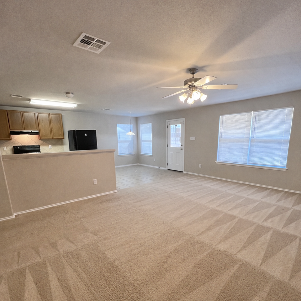 5015 Fountain Hl - Photo 3 of 16