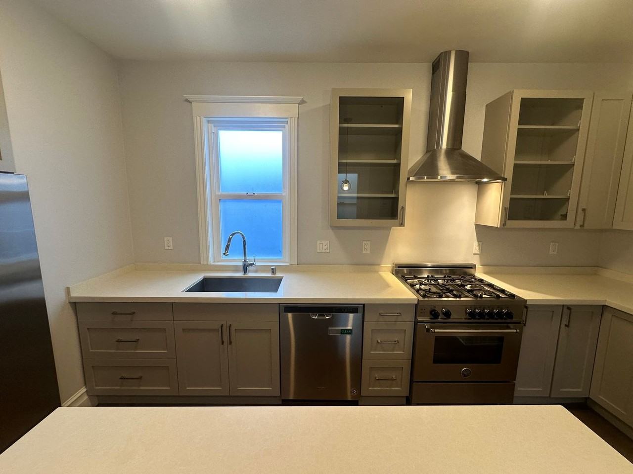 817 Oak St - Photo 2 of 20