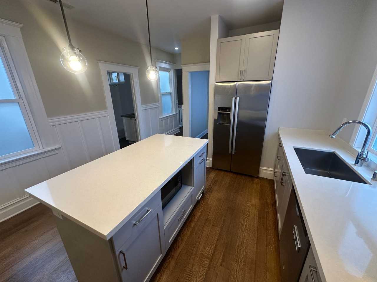 817 Oak St - Photo 3 of 20