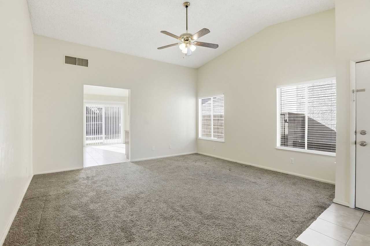 6725 Reggie Cir - Photo 5 of 24