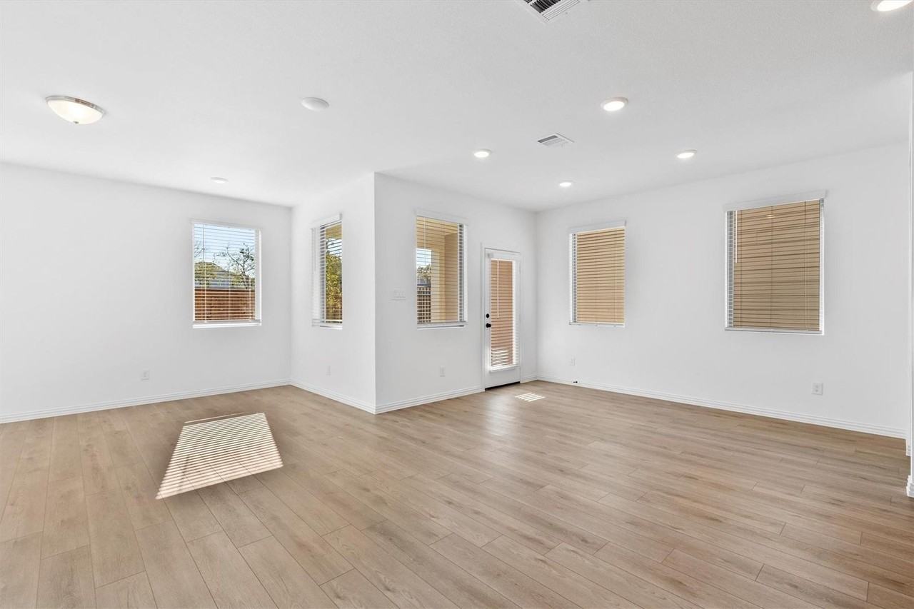 6908 Gorman Falls Trl - Photo 5 of 26