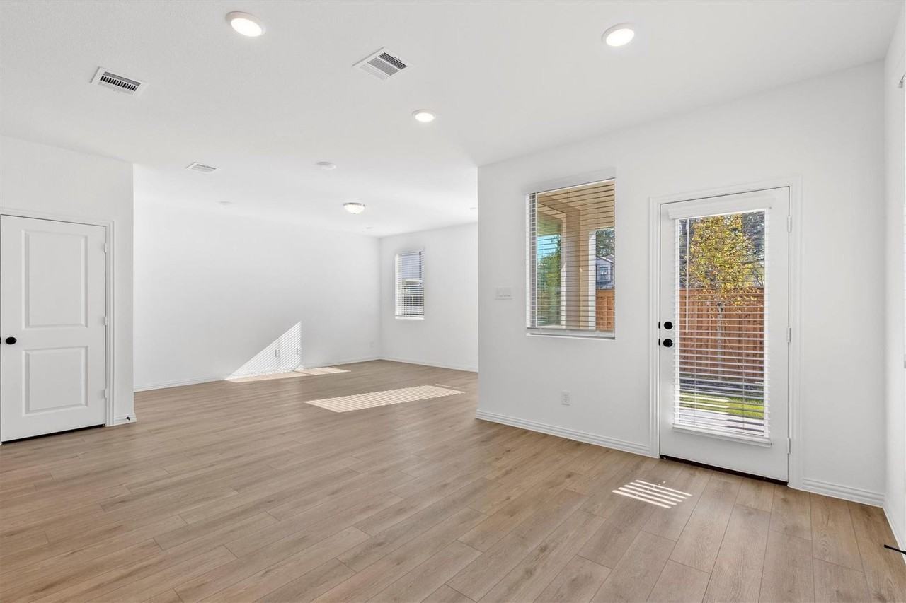 6908 Gorman Falls Trl - Photo 7 of 26