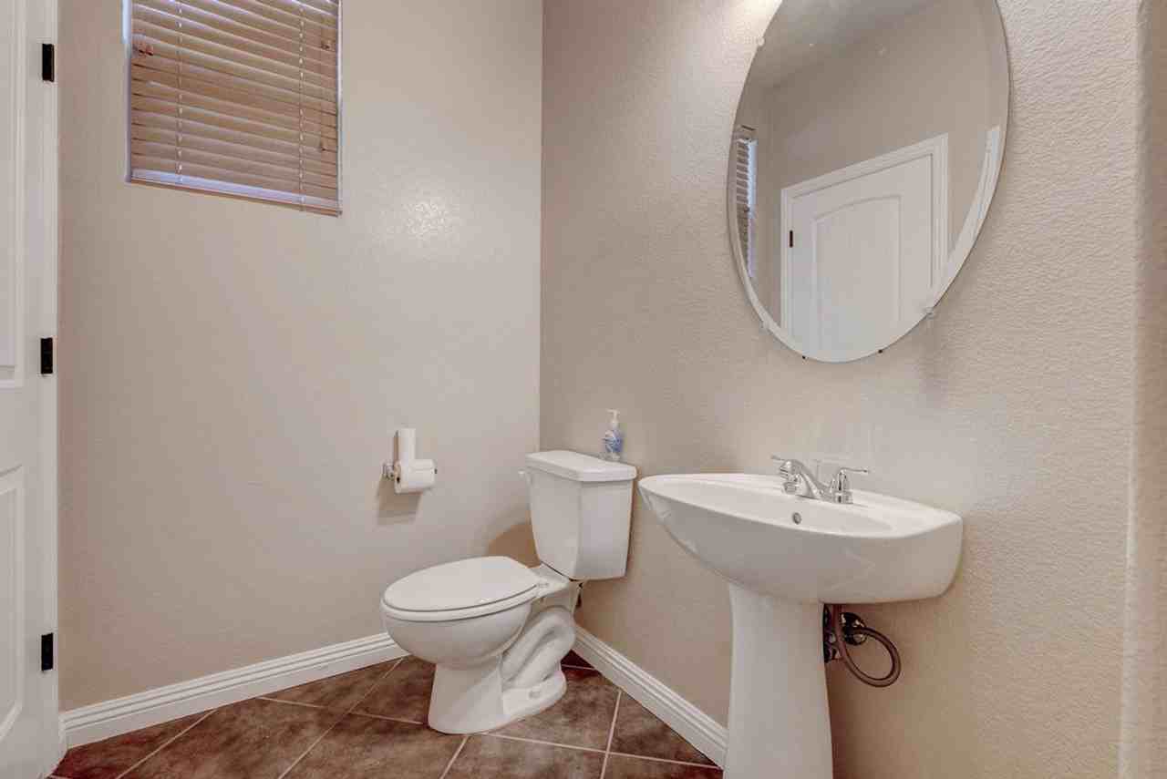 1948 W Hammer Ln - Photo 4 of 38