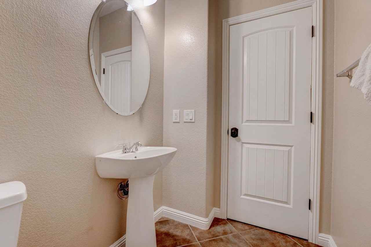 1948 W Hammer Ln - Photo 5 of 38