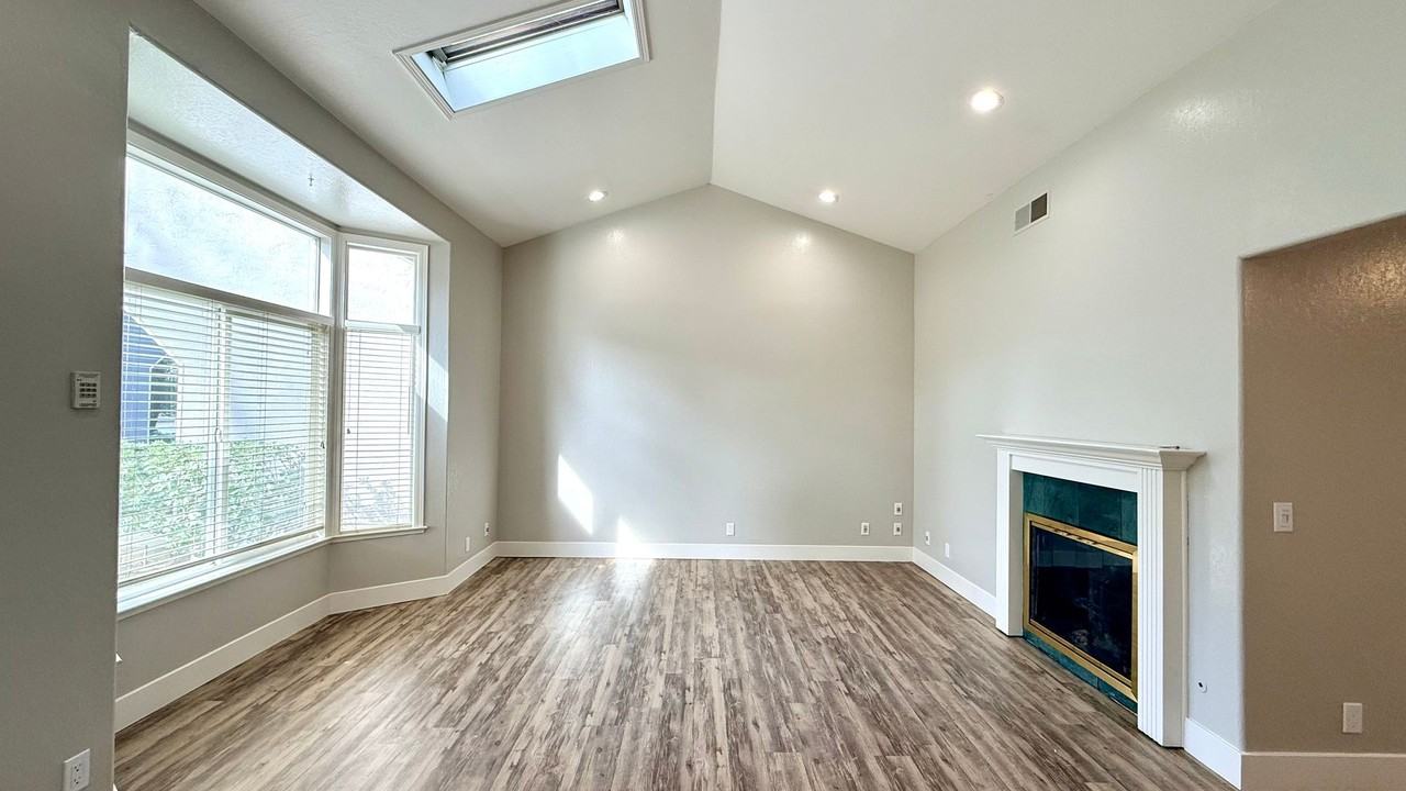 566 Sycamore Cir - Photo 5 of 47