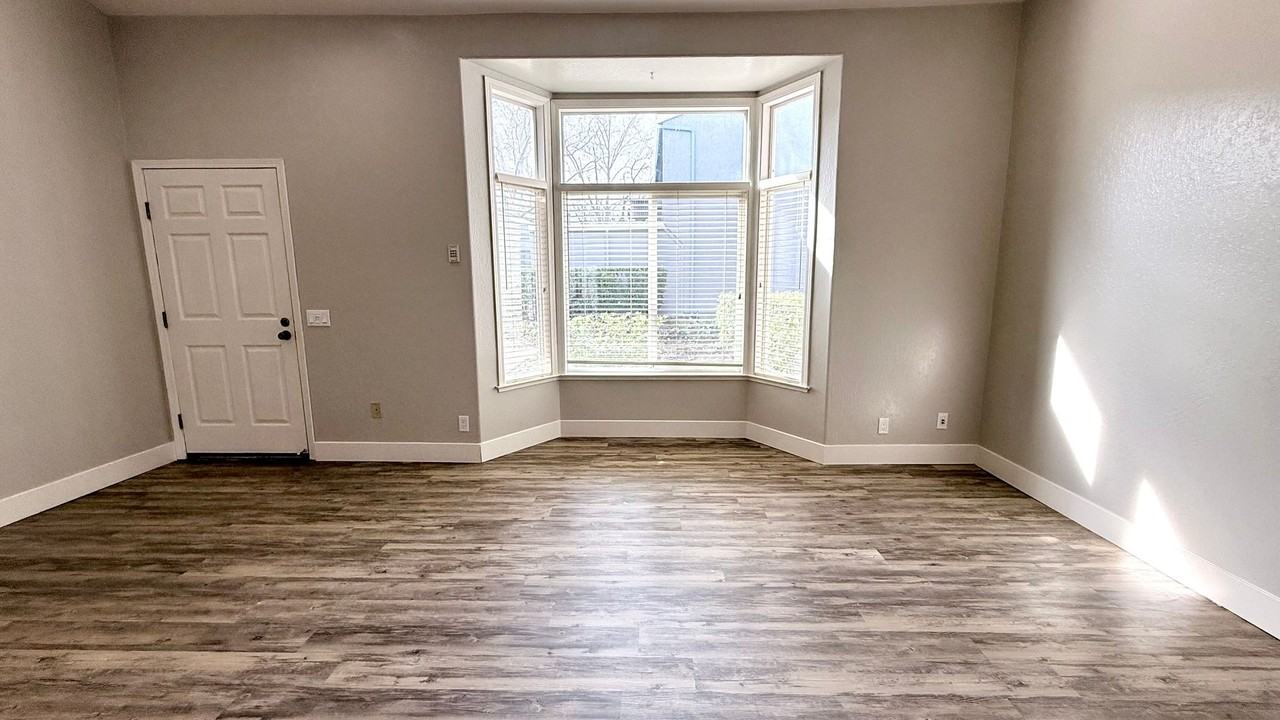 566 Sycamore Cir - Photo 7 of 47