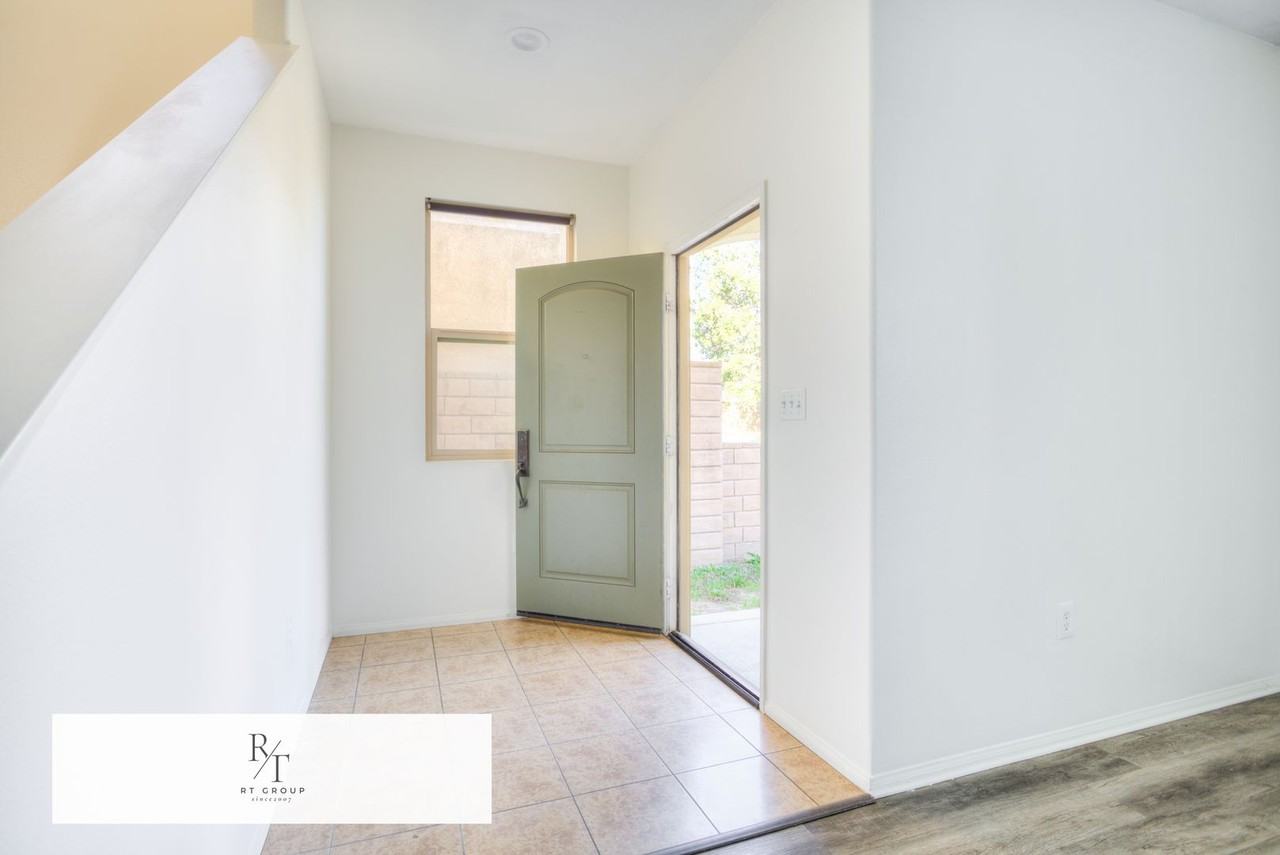 469 Niagara Ct - Photo 3 of 42