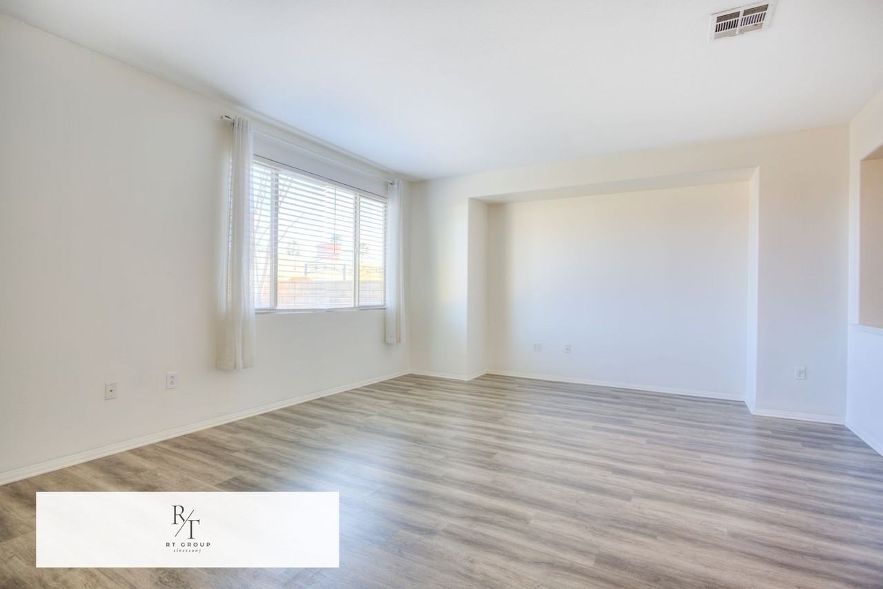 469 Niagara Ct - Photo 4 of 42