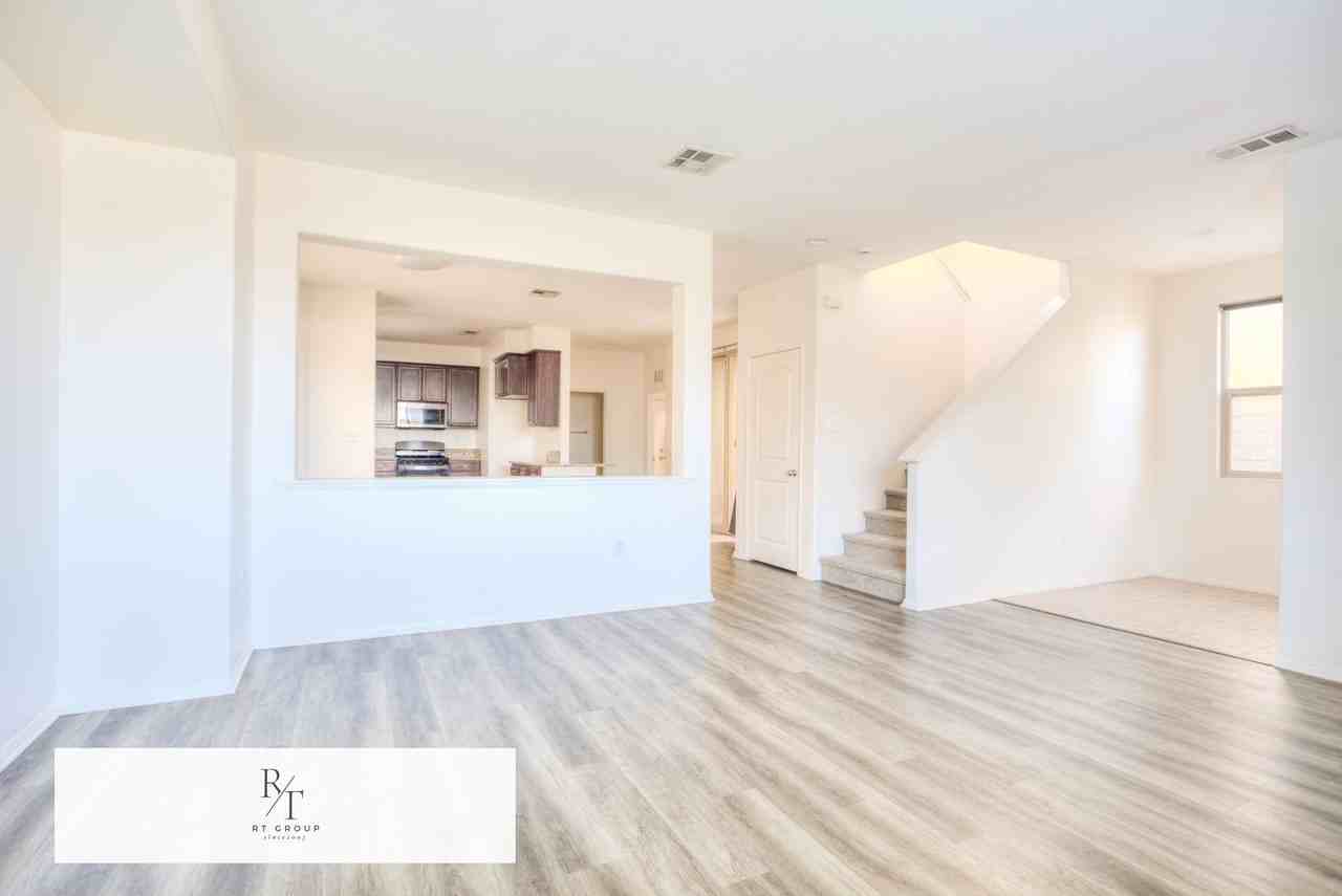 469 Niagara Ct - Photo 5 of 42