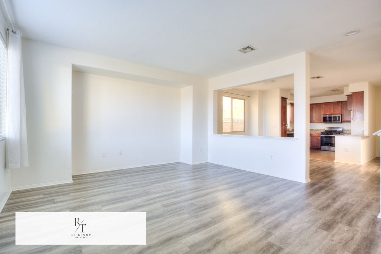 469 Niagara Ct - Photo 6 of 42