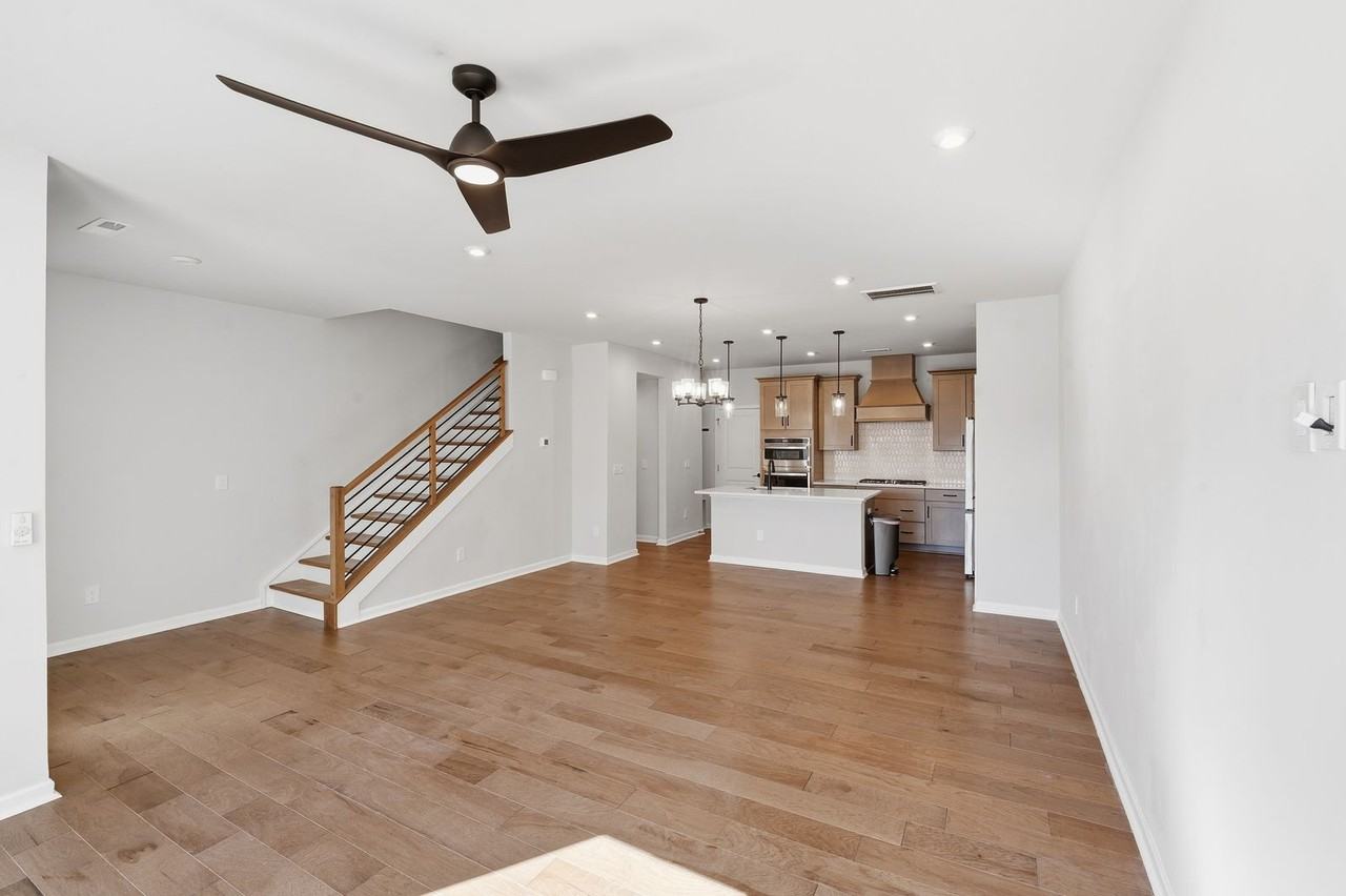 423 Vinroot Aly - Photo 2 of 39