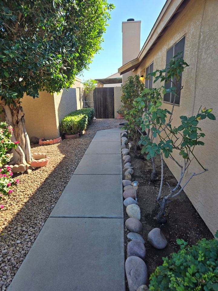 3033 E Siesta Ln - Photo 2 of 48