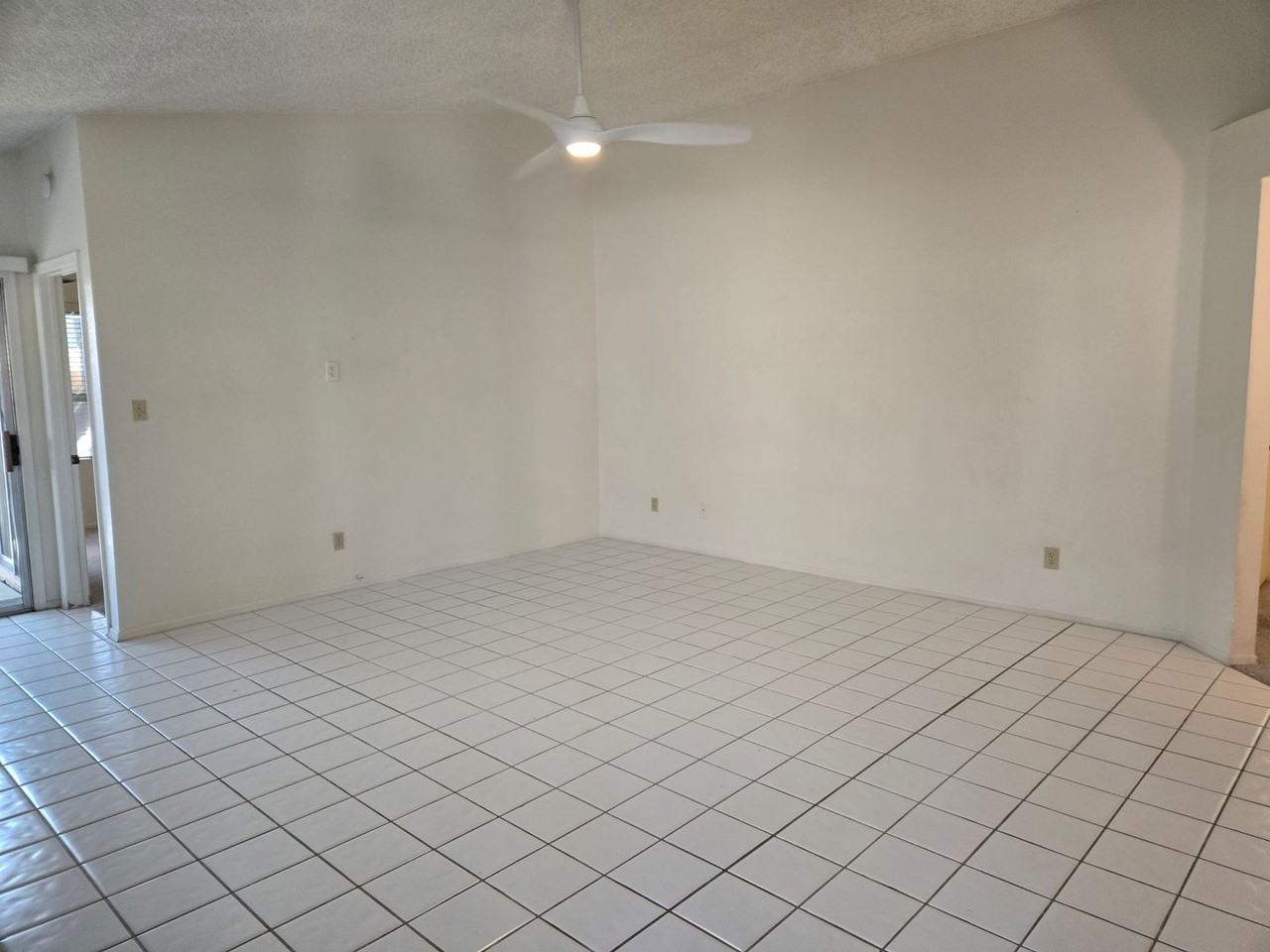 3033 E Siesta Ln - Photo 5 of 48