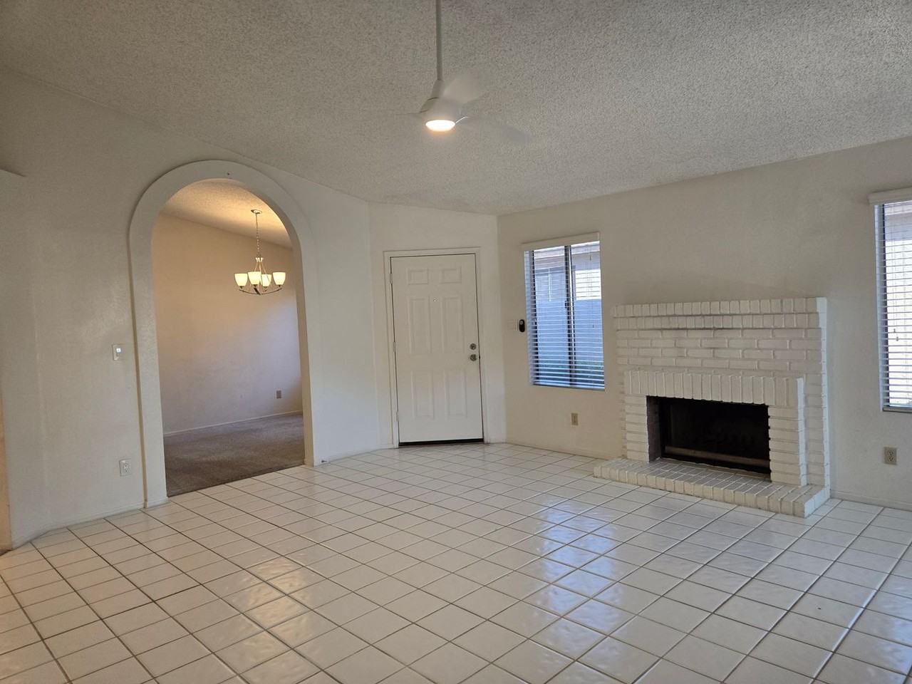 3033 E Siesta Ln - Photo 6 of 48