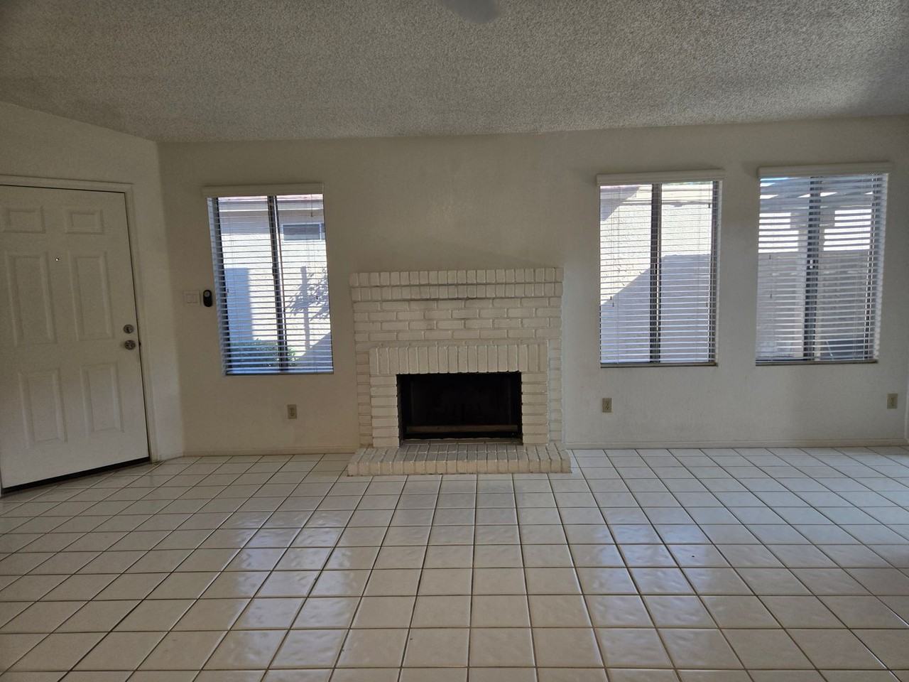 3033 E Siesta Ln - Photo 7 of 48