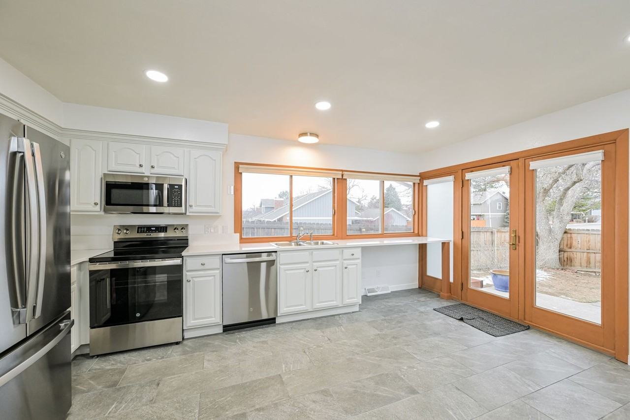 7666 S Rosemary Cir - Photo 5 of 24