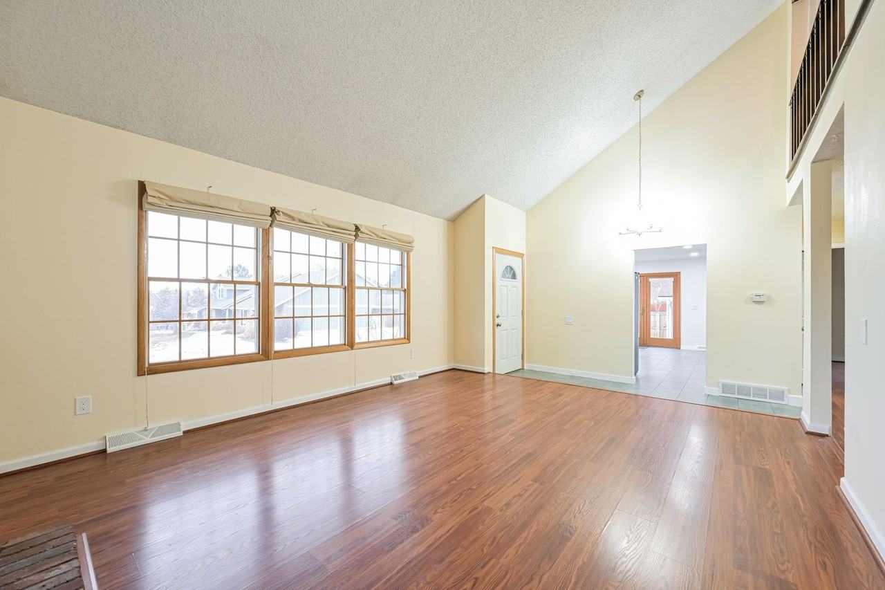 7666 S Rosemary Cir - Photo 7 of 24