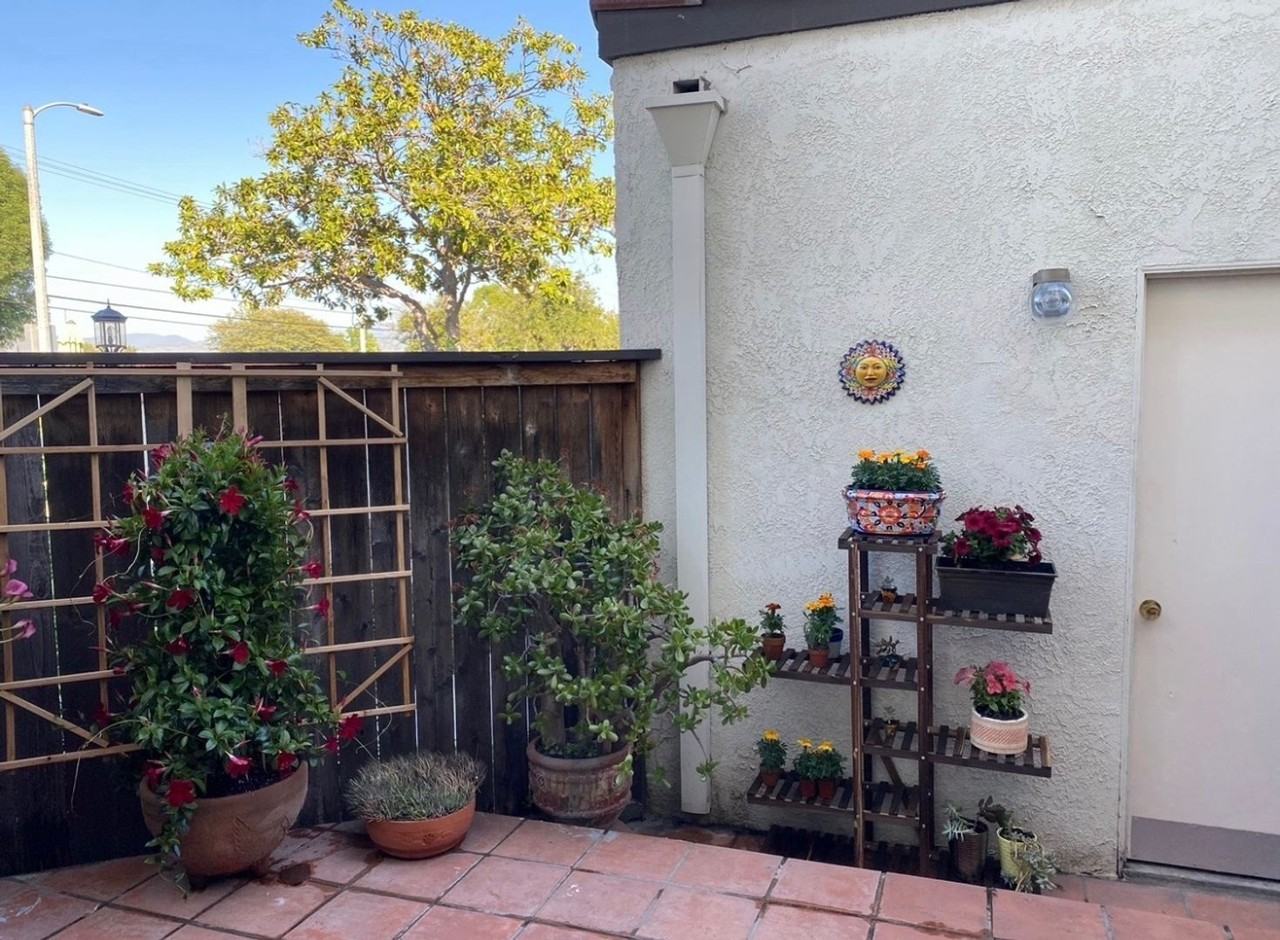 1102 San Juan St #A - Photo 3 of 3