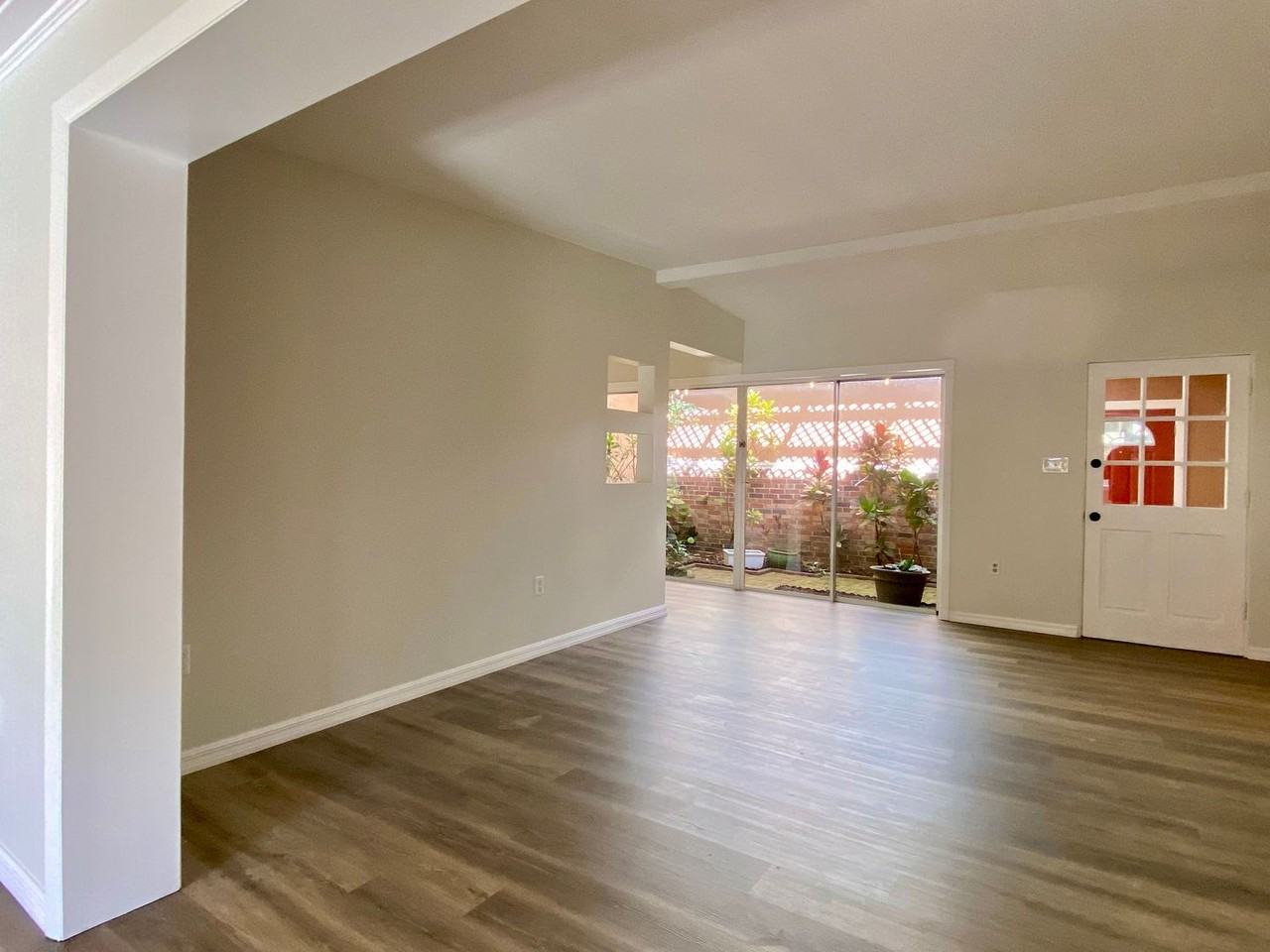 1348 Franklin St - Photo 4 of 37