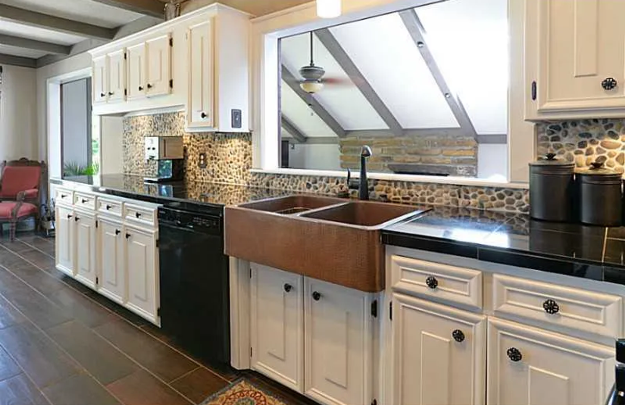 2605 S 66th St - Photo 2 of 5